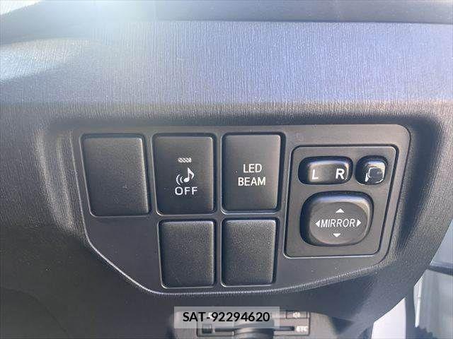 Toyota PRIUS 2014-09 8686343-6