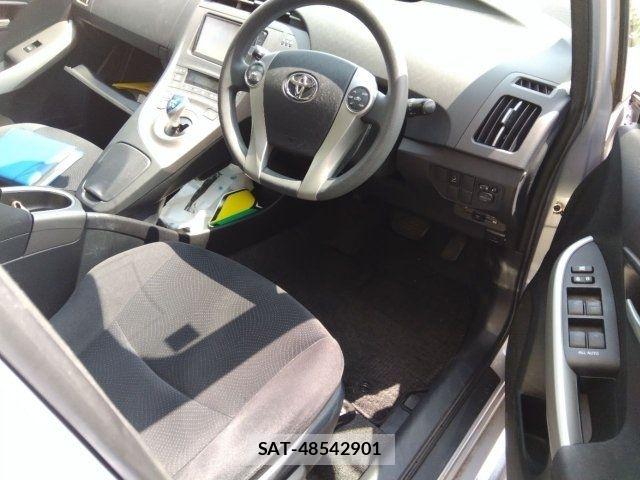 Toyota PRIUS 2014-01 8686337-1