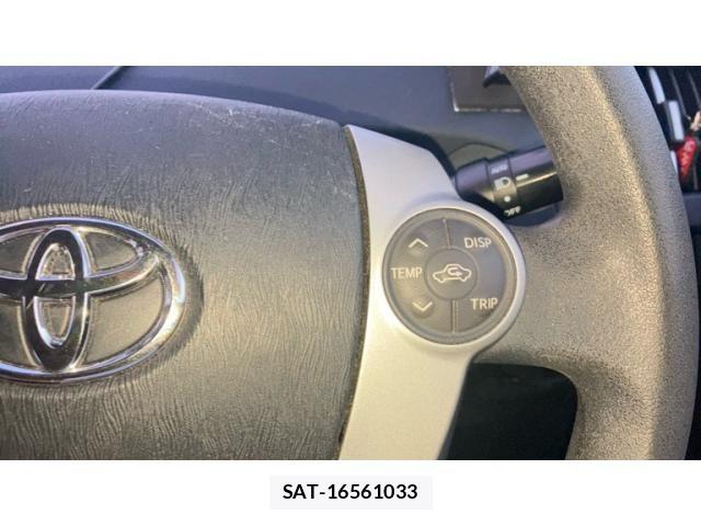 Toyota PRIUS 2013-10 8686354-11