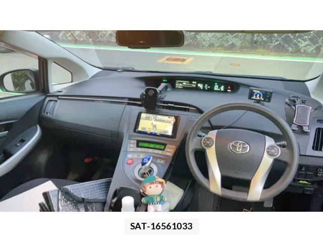 Toyota PRIUS 2013-10 8686354-20