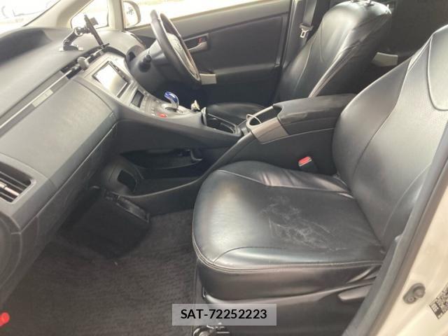 Toyota PRIUS 2015-08 8686356-9