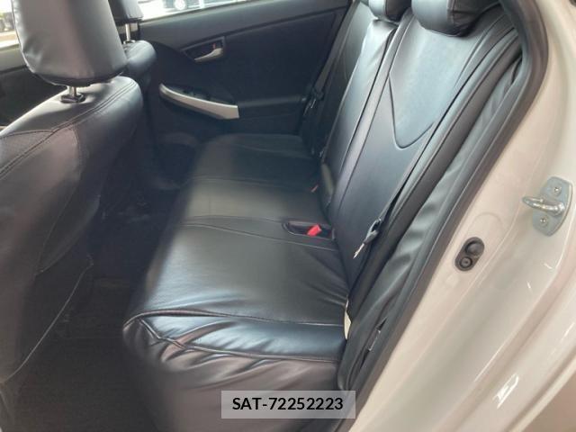 Toyota PRIUS 2015-08 8686356-11