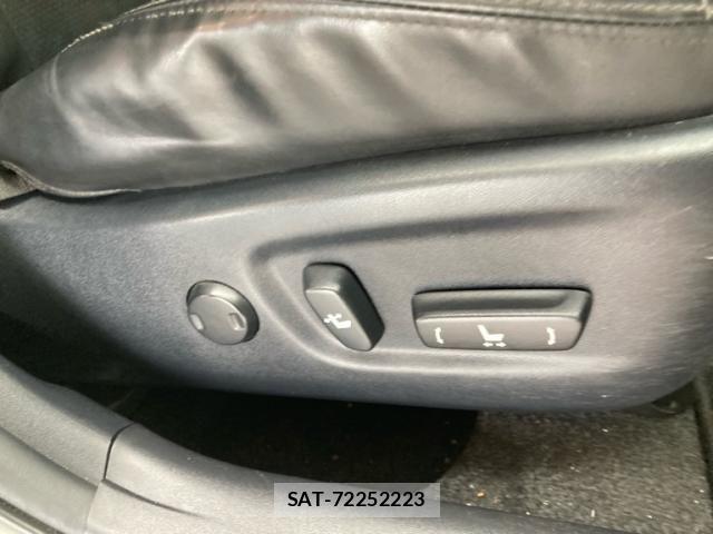Toyota PRIUS 2015-08 8686356-13