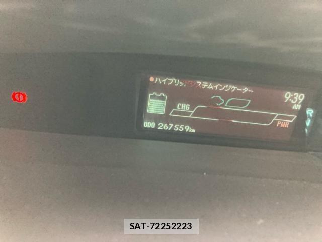 Toyota PRIUS 2015-08 8686356-16