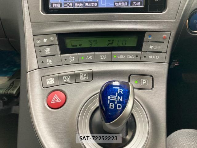 Toyota PRIUS 2015-08 8686356-17