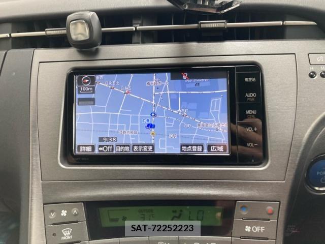 Toyota PRIUS 2015-08 8686356-18