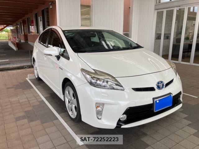 Toyota PRIUS 2015-08 8686356-1