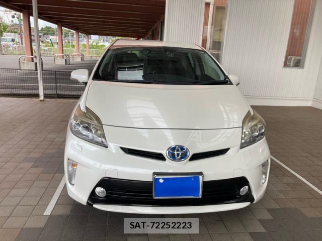 Toyota PRIUS 2015-08 8686356-2