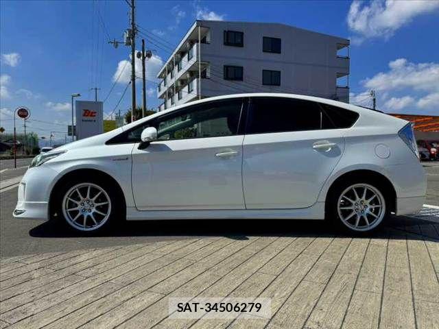 Toyota PRIUS 2012-11 8686342-10