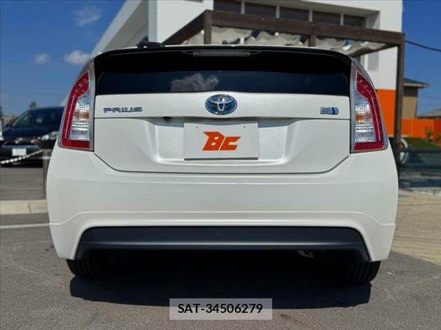 Toyota PRIUS 2012-11 8686342-13