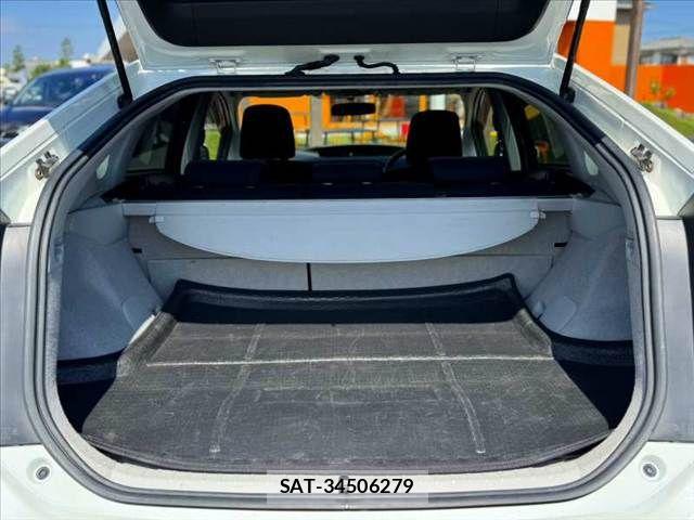Toyota PRIUS 2012-11 8686342-19