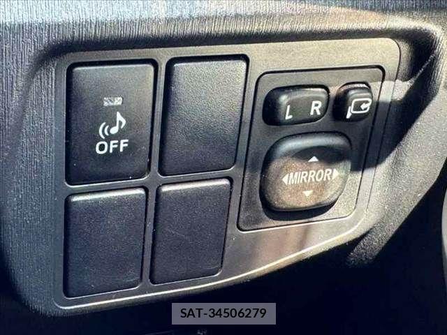 Toyota PRIUS 2012-11 8686342-22