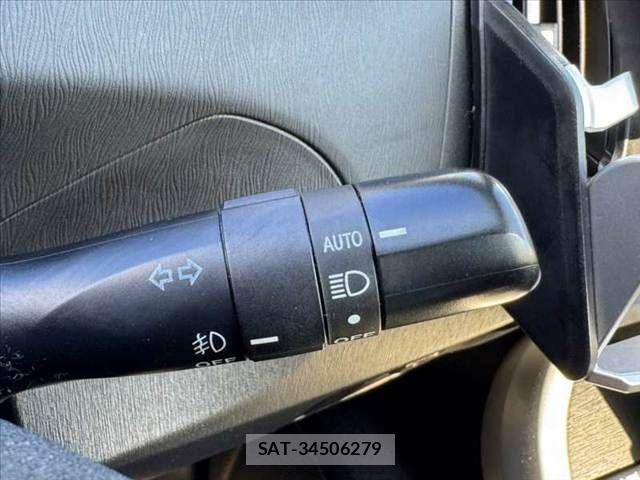 Toyota PRIUS 2012-11 8686342-23