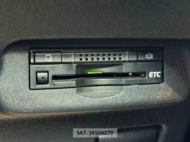 Toyota PRIUS 2012-11 8686342-26