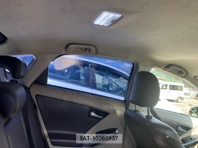 Toyota PRIUS 2013-11 8686358-14
