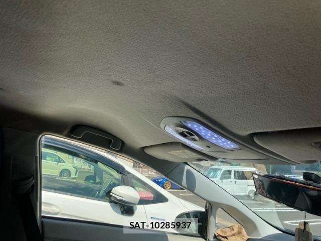 Toyota PRIUS 2013-11 8686358-16