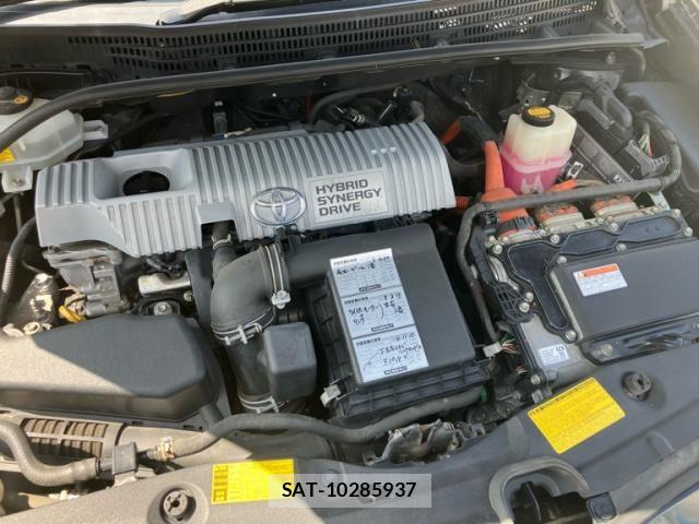 Toyota PRIUS 2013-11 8686358-17