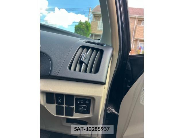 Toyota PRIUS 2013-11 8686358-19