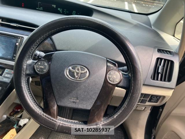 Toyota PRIUS 2013-11 8686358-20