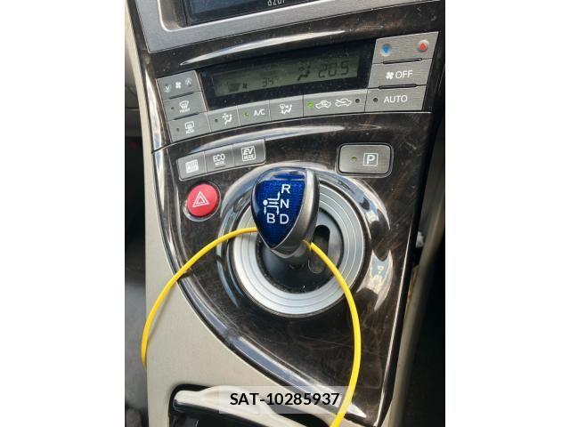 Toyota PRIUS 2013-11 8686358-22