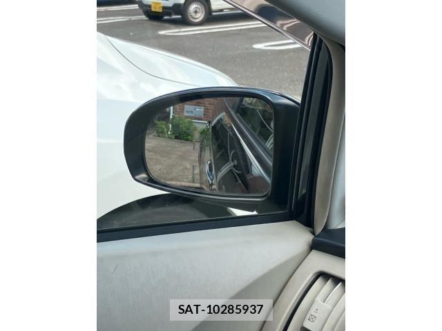 Toyota PRIUS 2013-11 8686358-23