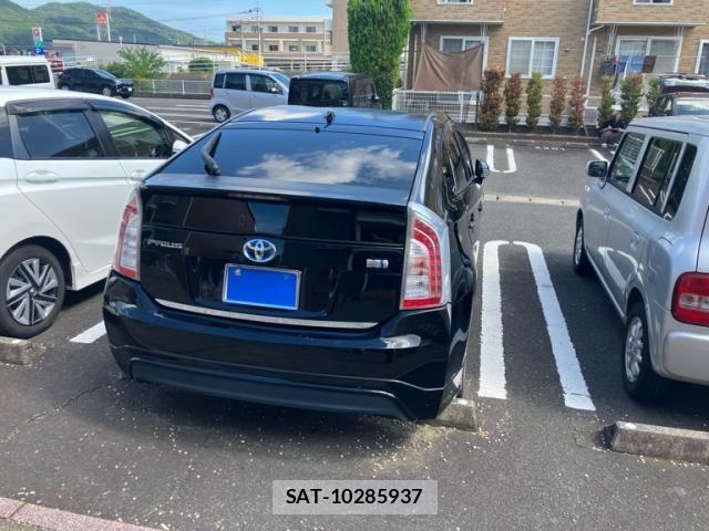 Toyota PRIUS 2013-11 8686358-6