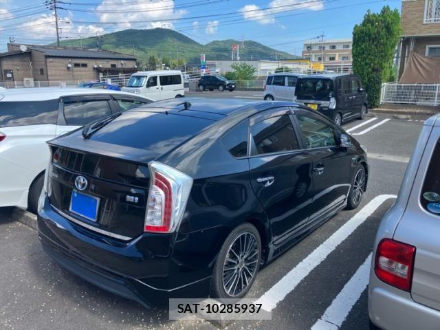 Toyota PRIUS 2013-11 8686358-7