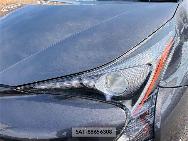 Toyota PRIUS 2017-09 8686320-11