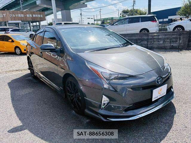 Toyota PRIUS 2017-09 8686320-15