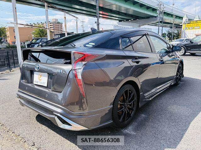 Toyota PRIUS 2017-09 8686320-17