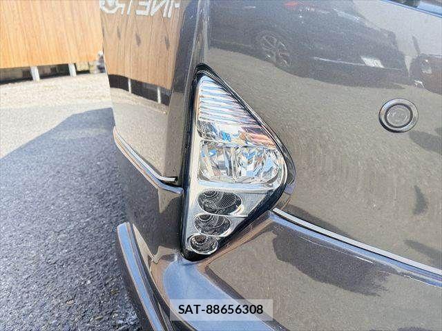 Toyota PRIUS 2017-09 8686320-24