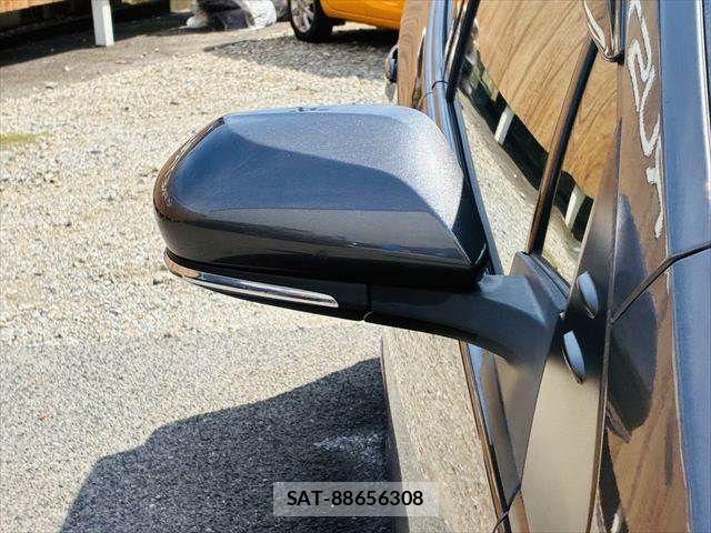 Toyota PRIUS 2017-09 8686320-26
