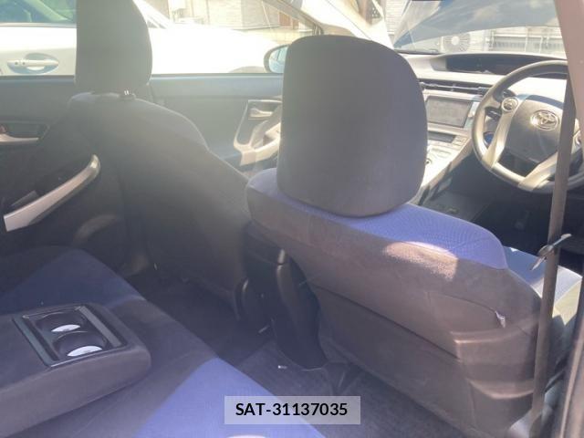 Toyota PRIUS 2013-11 8686359-12