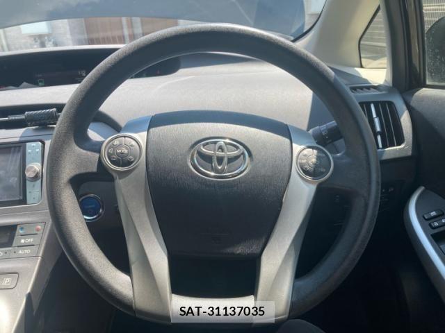 Toyota PRIUS 2013-11 8686359-15