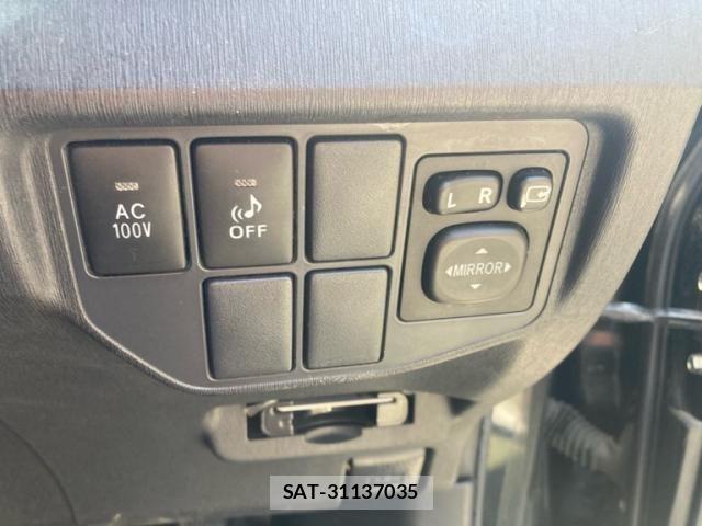 Toyota PRIUS 2013-11 8686359-18