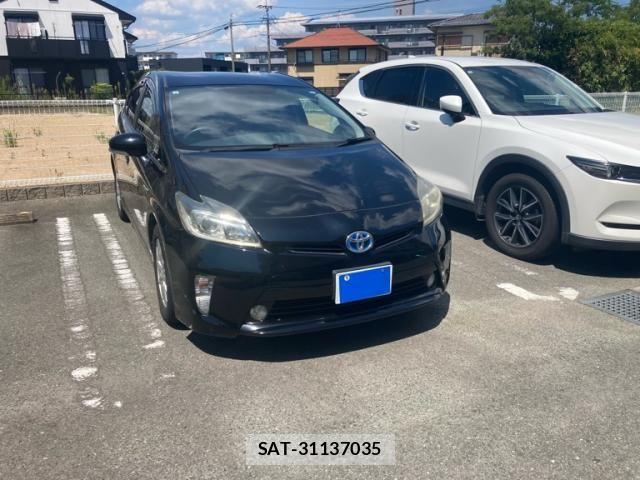 Toyota PRIUS 2013-11 8686359-1