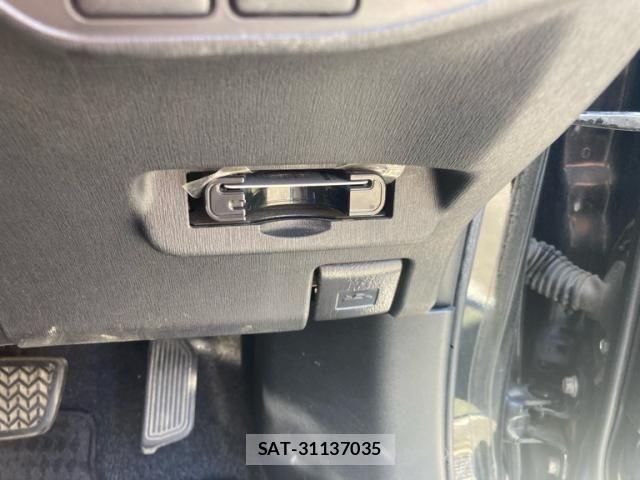 Toyota PRIUS 2013-11 8686359-19