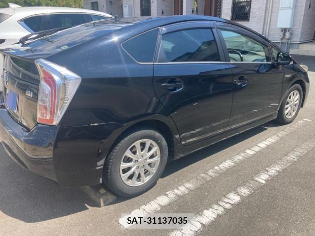 Toyota PRIUS 2013-11 8686359-3