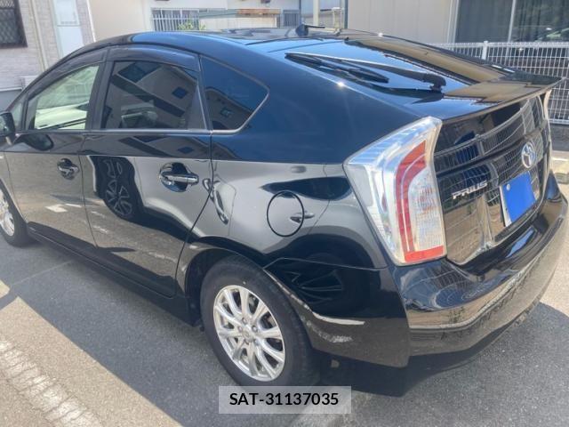 Toyota PRIUS 2013-11 8686359-4