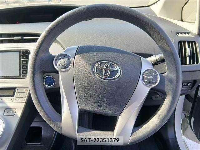 Toyota PRIUS 2015-09 8686344-10