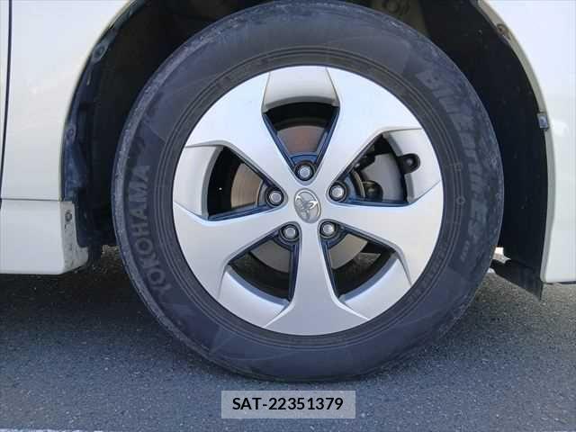 Toyota PRIUS 2015-09 8686344-13