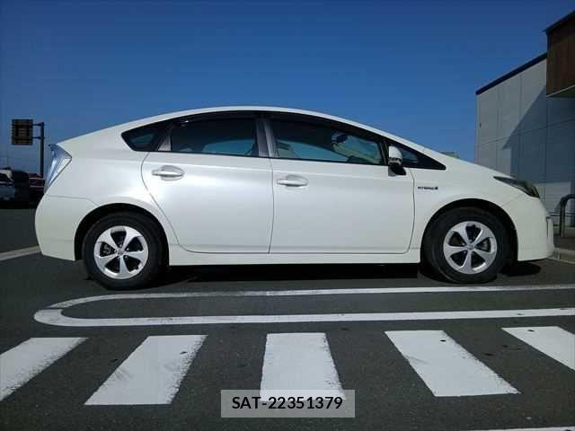 Toyota PRIUS 2015-09 8686344-16