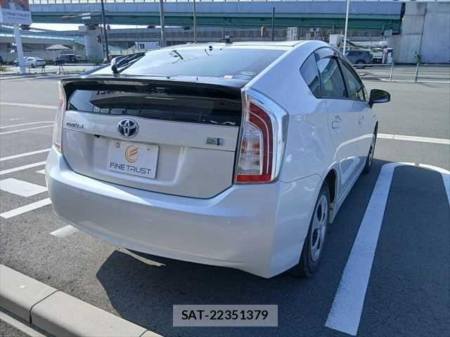 Toyota PRIUS 2015-09 8686344-17