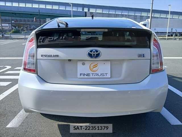 Toyota PRIUS 2015-09 8686344-18