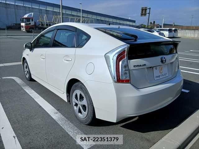 Toyota PRIUS 2015-09 8686344-19