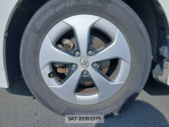 Toyota PRIUS 2015-09 8686344-28