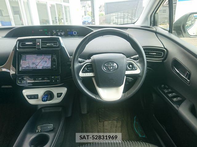Toyota PRIUS 2016-03 8686311-16