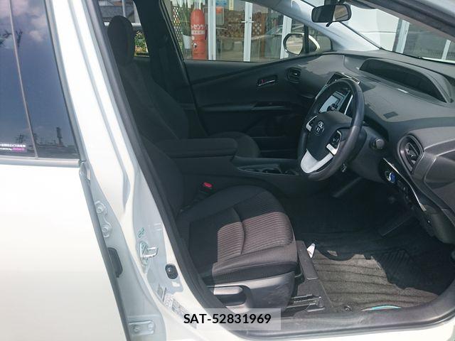 Toyota PRIUS 2016-03 8686311-1
