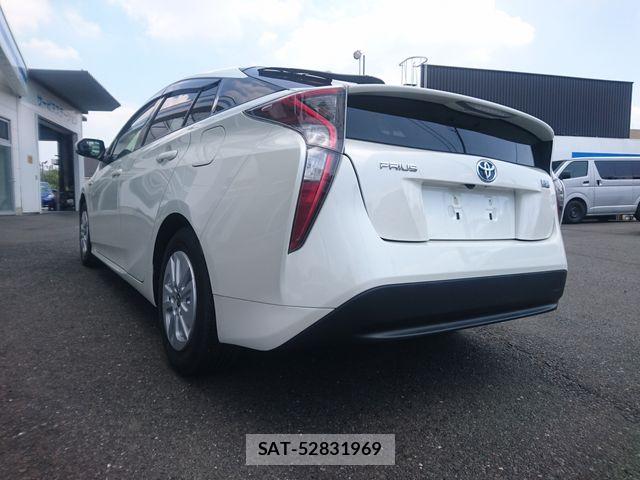 Toyota PRIUS 2016-03 8686311-2