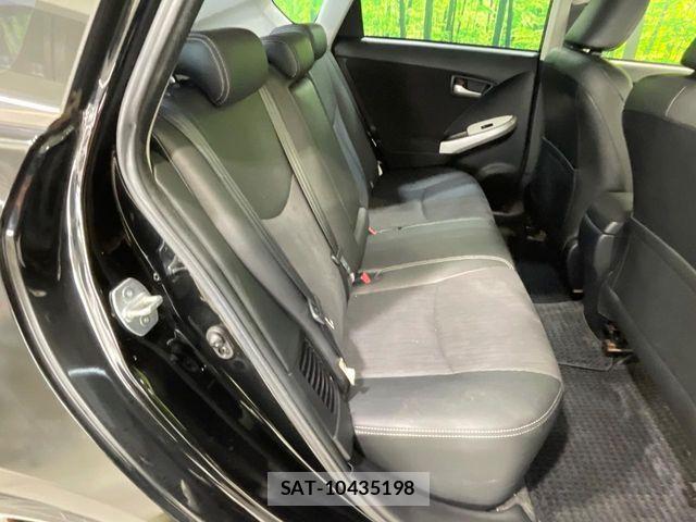 Toyota PRIUS 2013-10 8745285-9